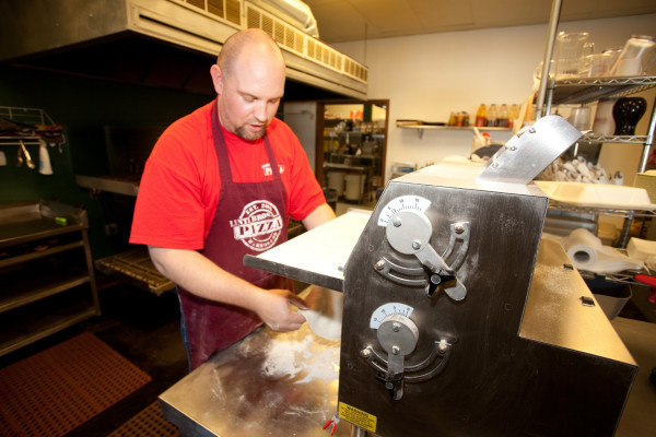 Brian Lintz making delicious pizza.